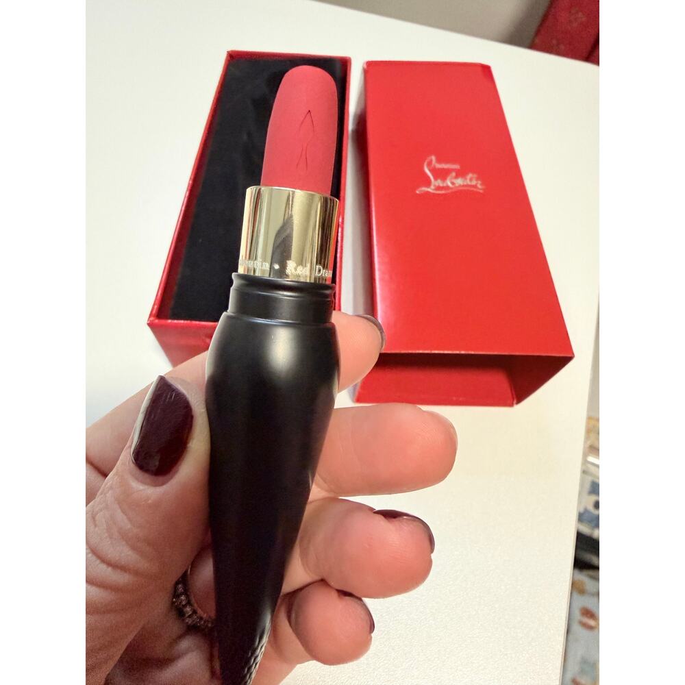 Christian Louboutin Red Dramadouce 005M Velvet Matte Lipstick - Picture 6 of 11
